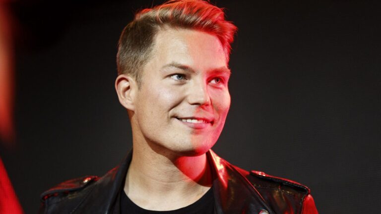 Jare Tiihonen julkaisee uuden teoksen